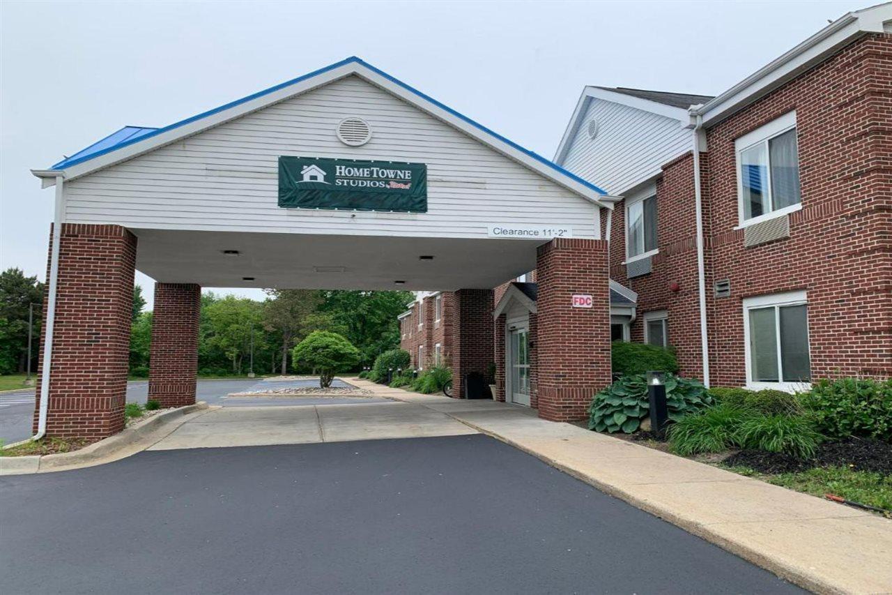 Hometowne Studios By Red Roof East Lansing - Okemos Экстерьер фото