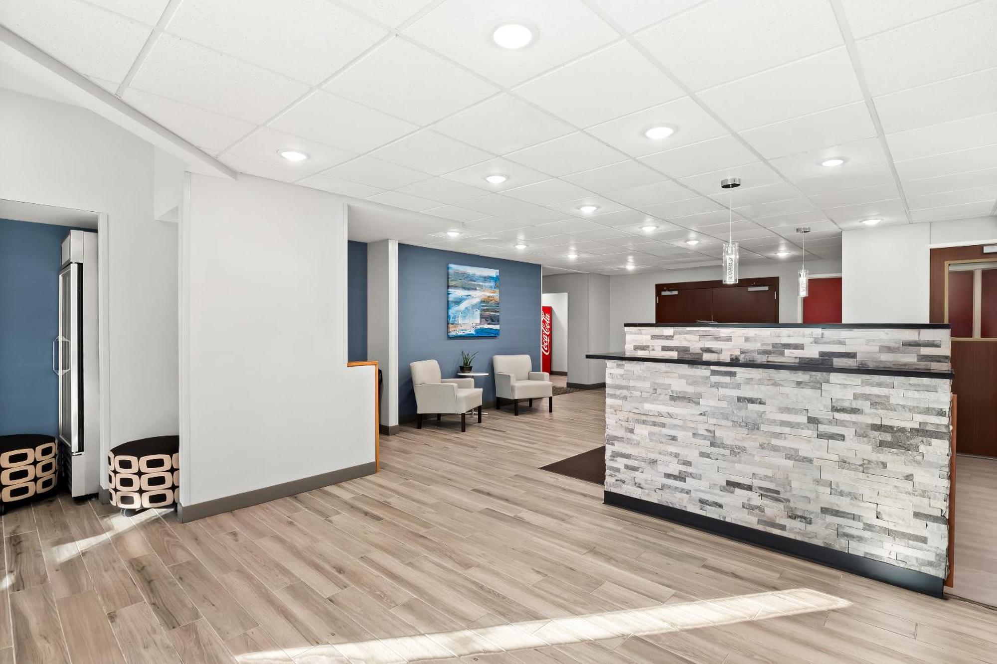 Hometowne Studios By Red Roof East Lansing - Okemos Экстерьер фото