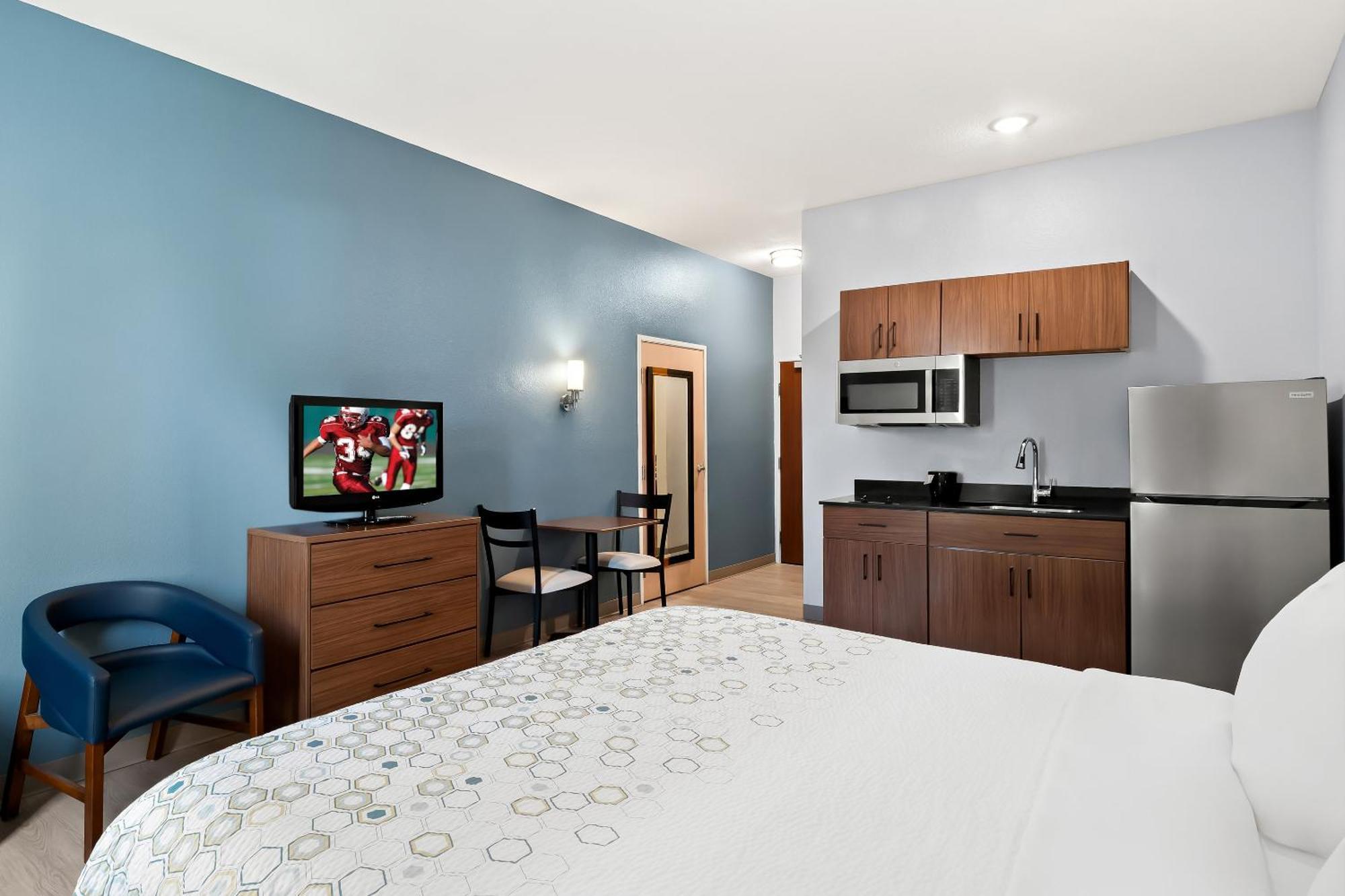Hometowne Studios By Red Roof East Lansing - Okemos Экстерьер фото